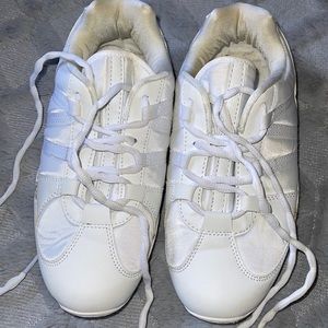 Chase’ gently tried on new cheer shoe sz 5.5